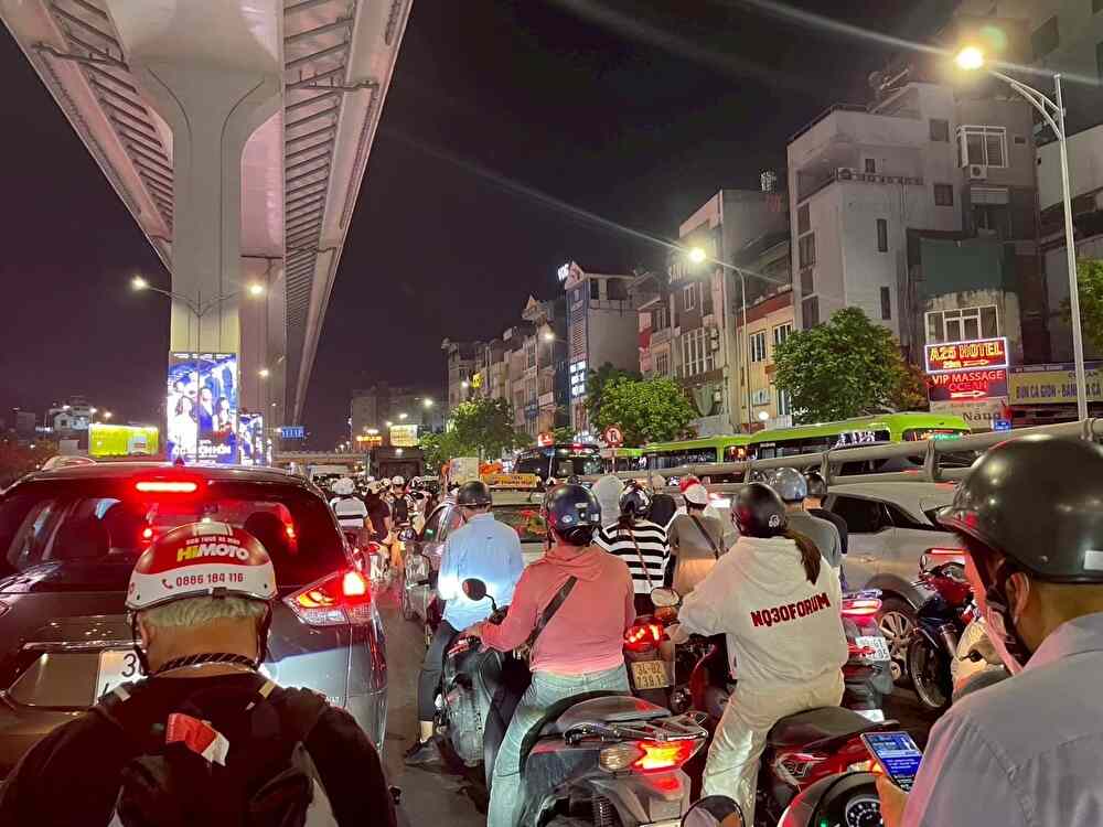 バイク廃車110番|ベトナム現地調査・視察|街中の道路を走るバイク